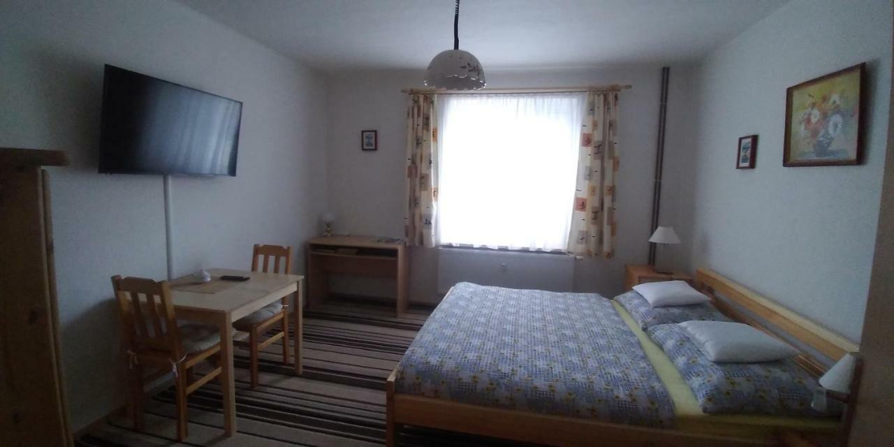 Apartmán u potoka Sadov Esterno foto